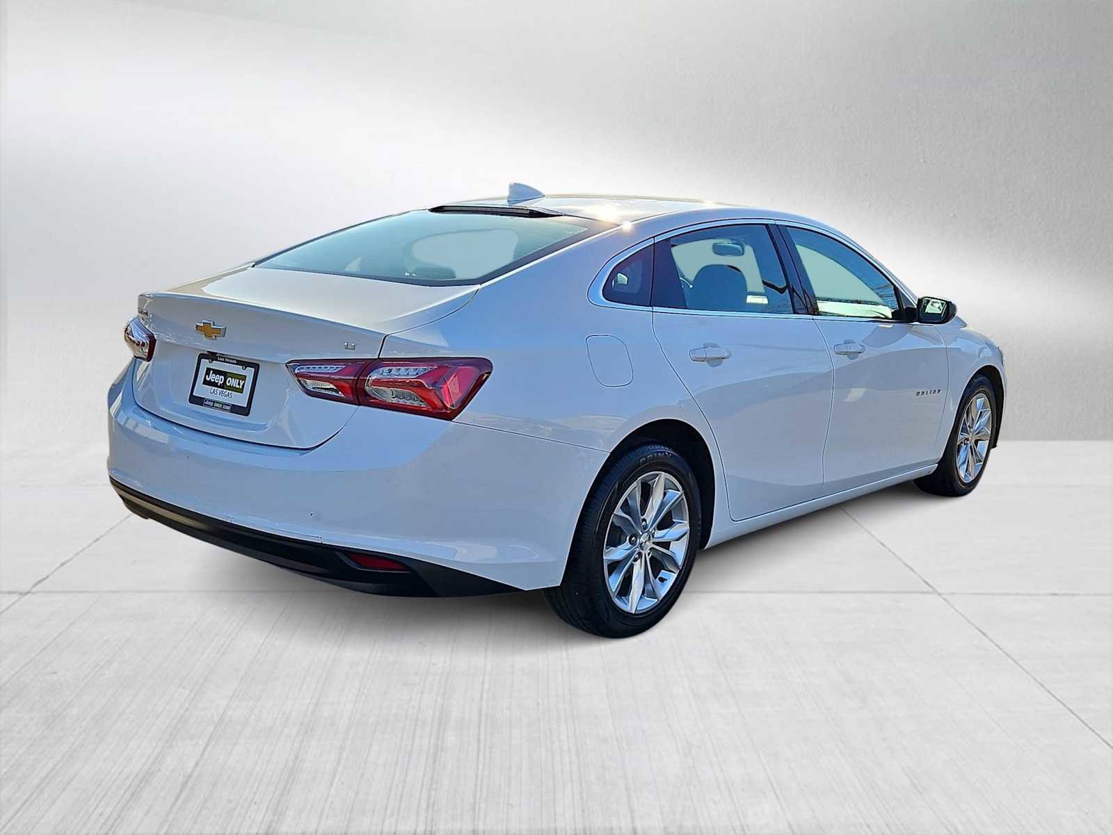 Used 2020 Chevrolet Malibu LT image 2