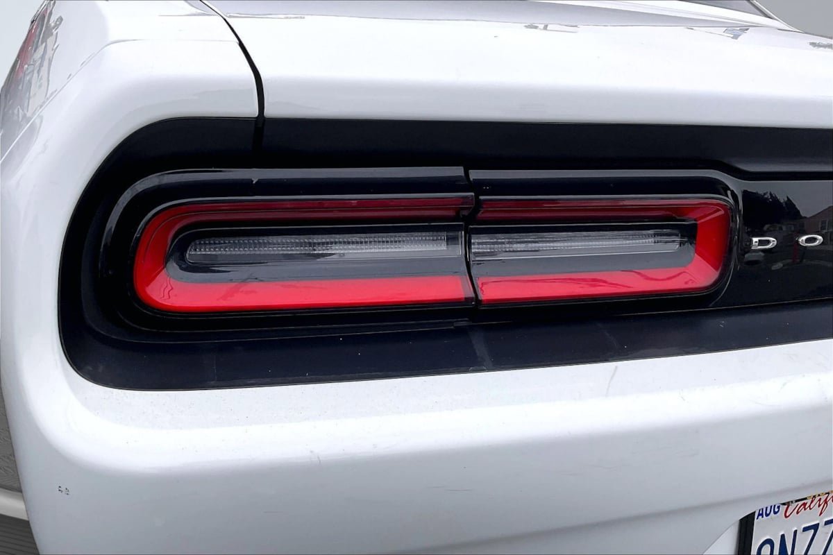 Used 2016 Dodge Challenger SXT RWD image 30