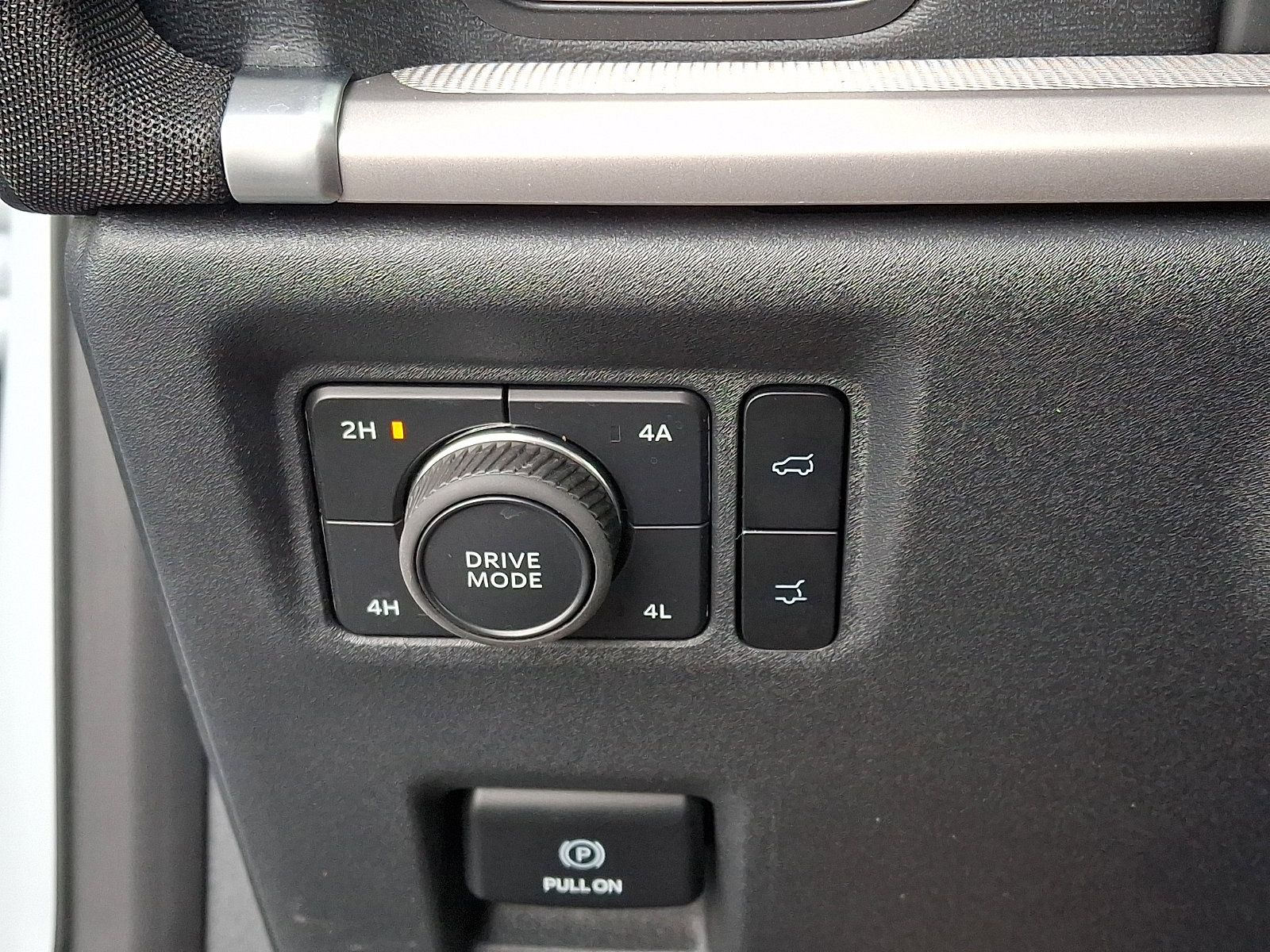 Used 2025 Ford Expedition Active image 28