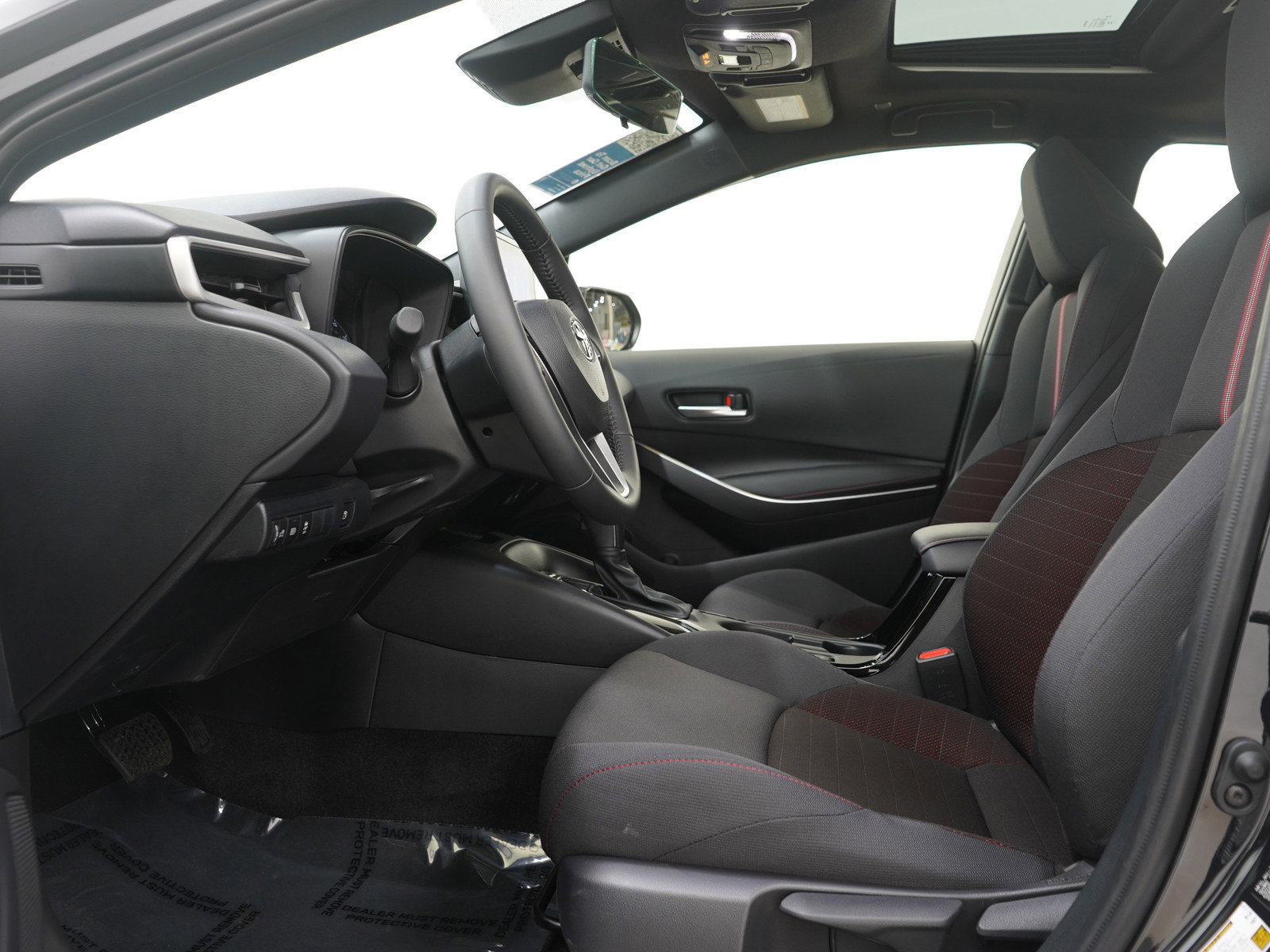 Used 2024 Toyota Corolla SE w/ SE Package image 17