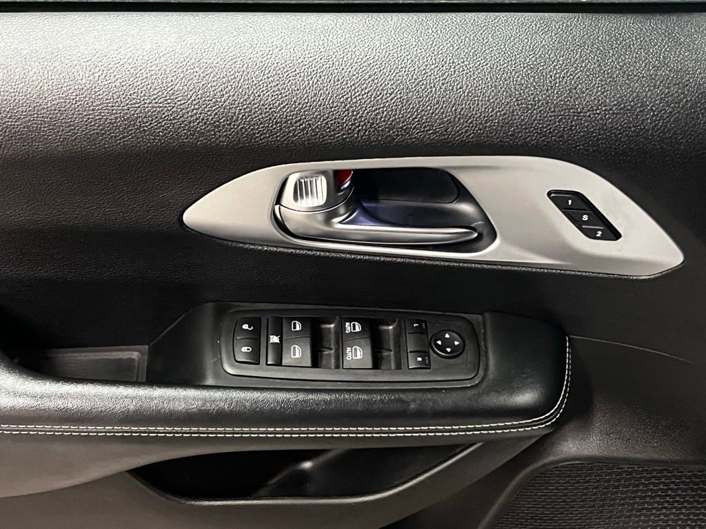Used 2023 Chrysler Pacifica Touring-L w/ S Appearance Package image 13