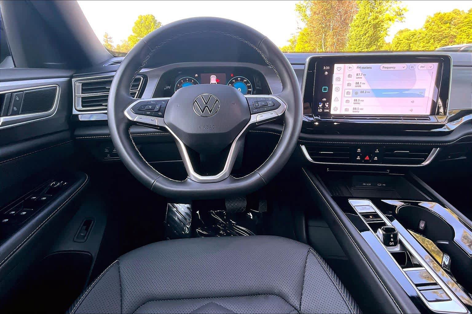 Used 2025 Volkswagen Atlas Cross Sport SE FWD image 6