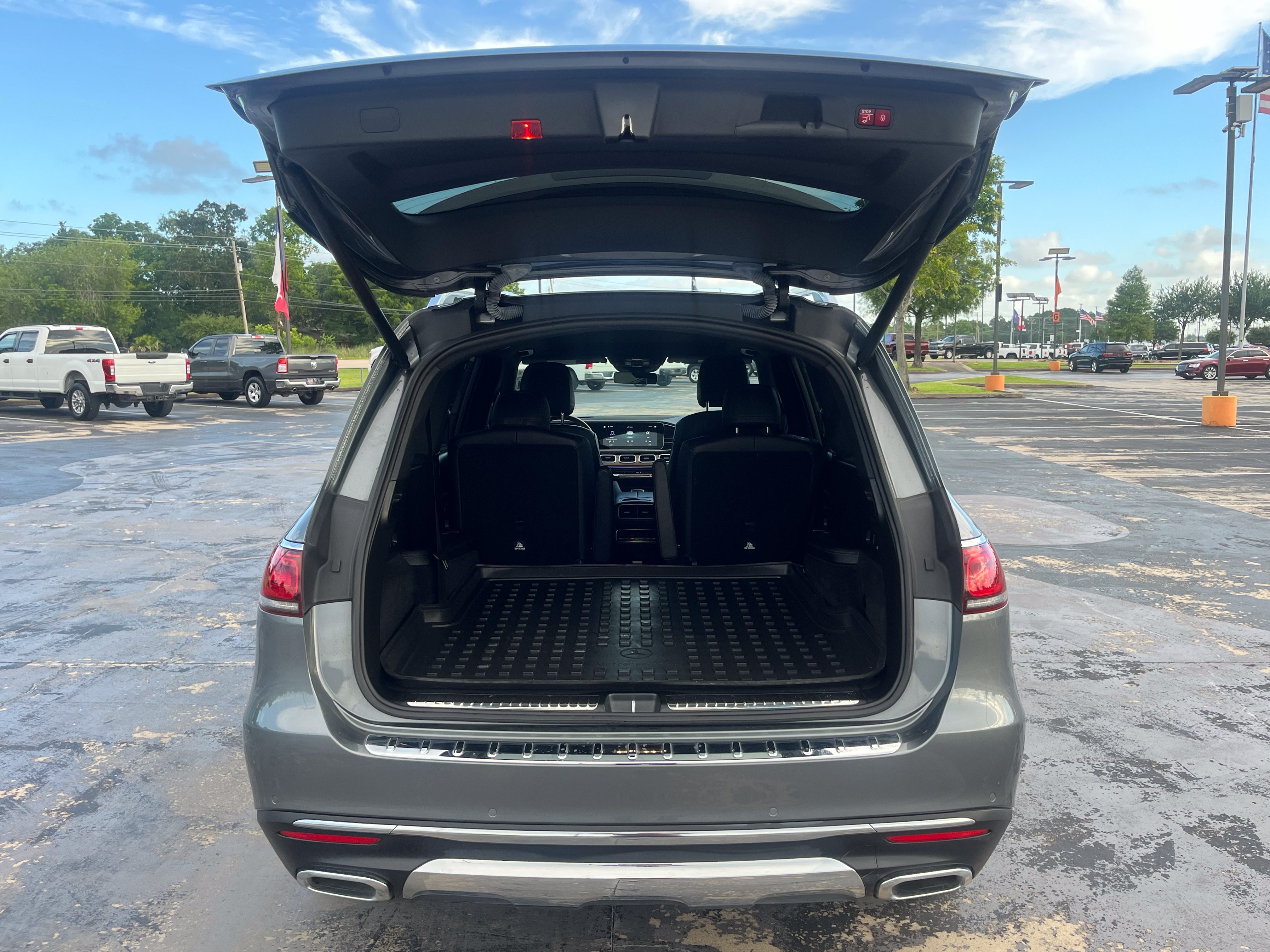 Used 2021 Mercedes-Benz GLS 450 4MATIC image 11