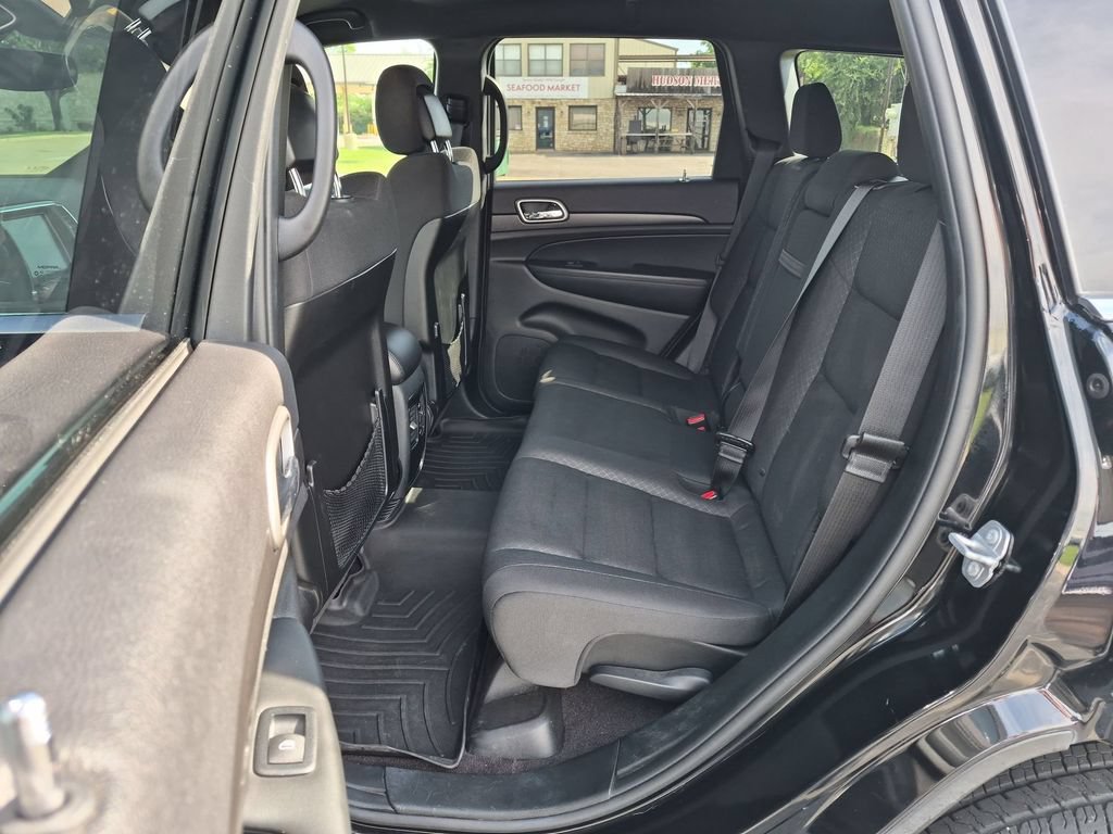 Used 2018 Jeep Grand Cherokee Laredo AWD/4WD image 24