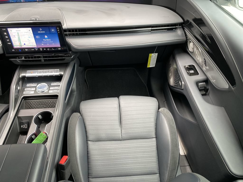 Used 2025 Lincoln Nautilus Reserve AWD/4WD image 17
