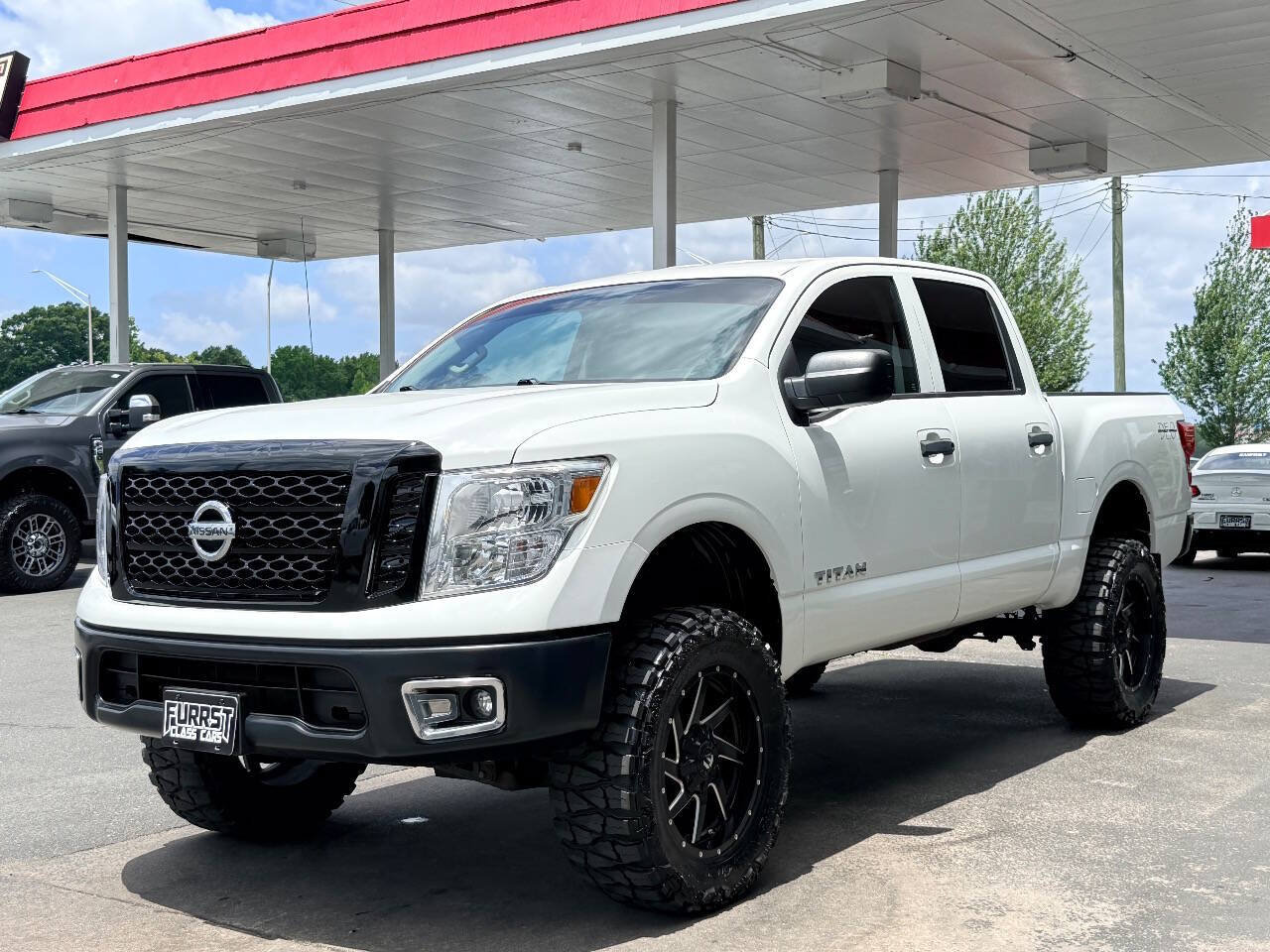 Used 2017 Nissan Titan S AWD/4WD image 6