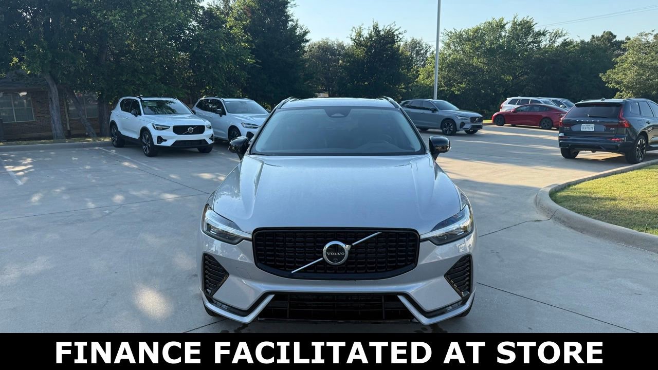 Certified 2025 Volvo XC60 B5 Plus AWD/4WD image 2