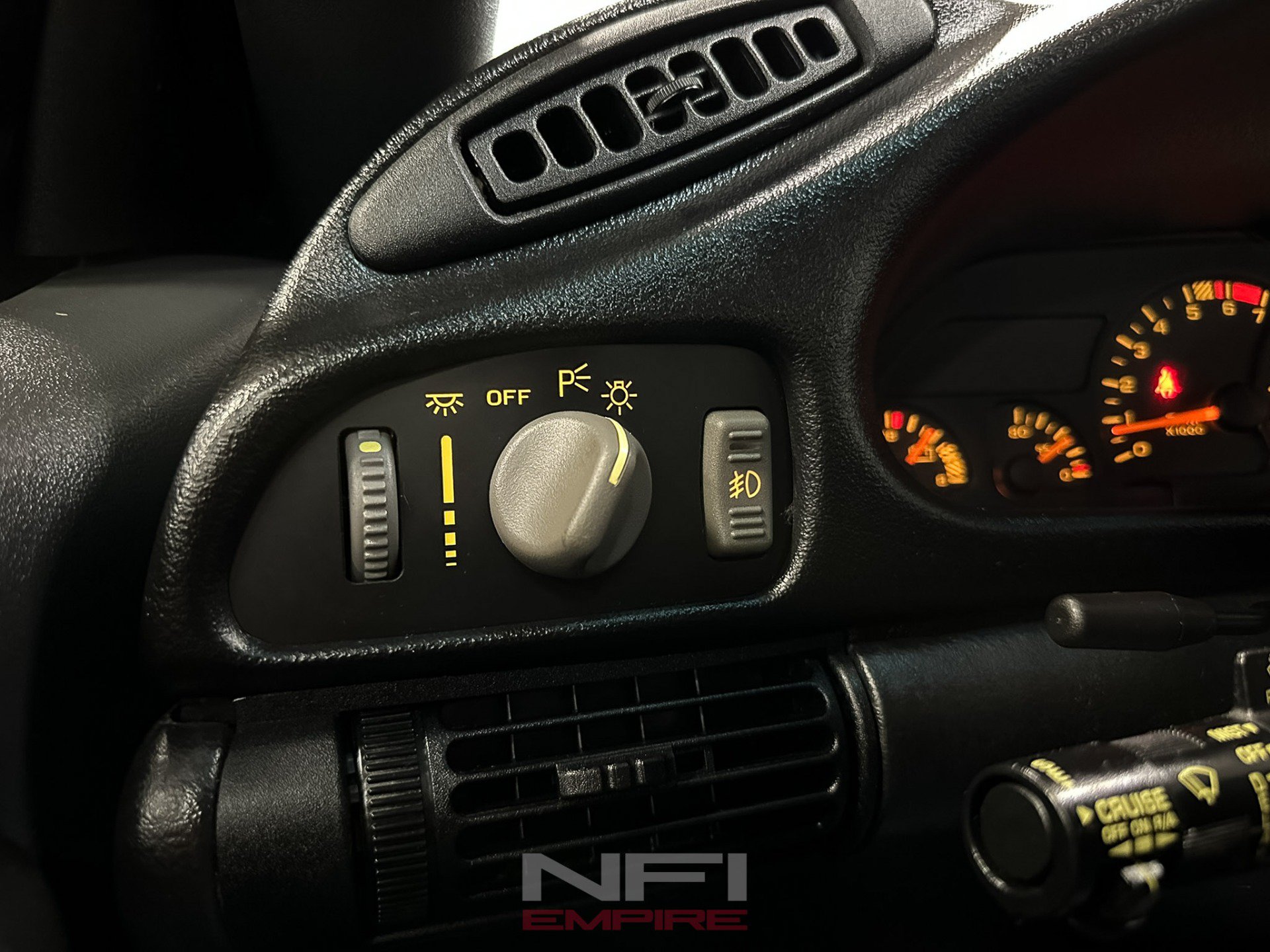 Used 1993 Chevrolet Camaro Z28 RWD image 29