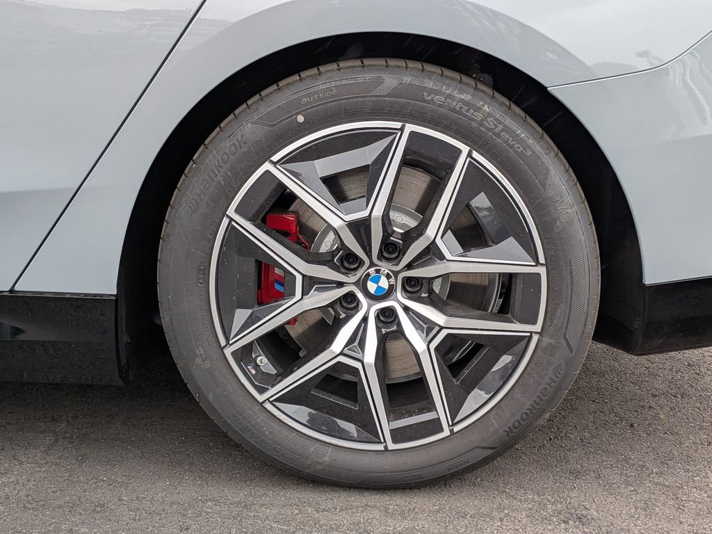 New 2025 BMW i5 M60 image 32