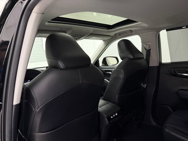 Used 2021 Toyota Highlander XLE FWD image 30