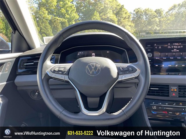 Certified 2025 Volkswagen Jetta SE w/ Sunroof Package image 18
