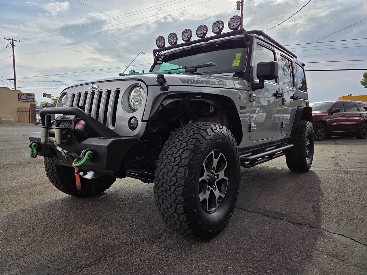 Used 2018 Jeep Wrangler Unlimited Sahara w/ Connectivity Group AWD/4WD image 27
