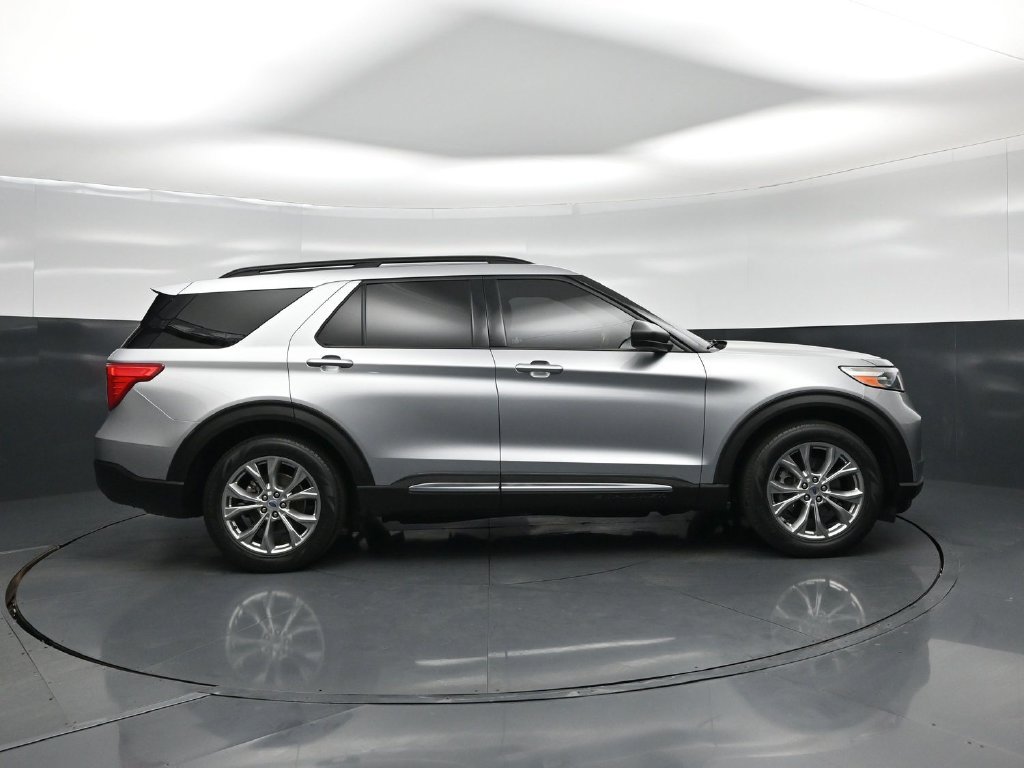 Used 2021 Ford Explorer XLT w/ Equipment Group 202A RWD image 21
