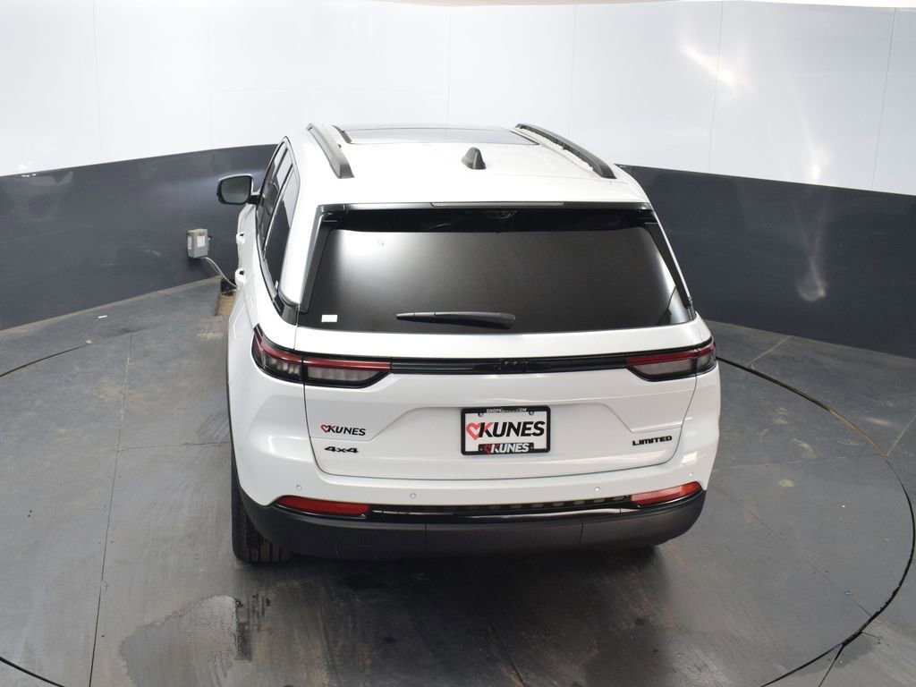 Used 2025 Jeep Grand Cherokee Limited w/ Luxury Tech Group II image 47