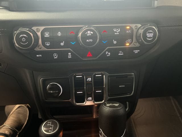 Used 2025 Jeep Wrangler Unlimited Sahara w/ Safety Group AWD/4WD image 17