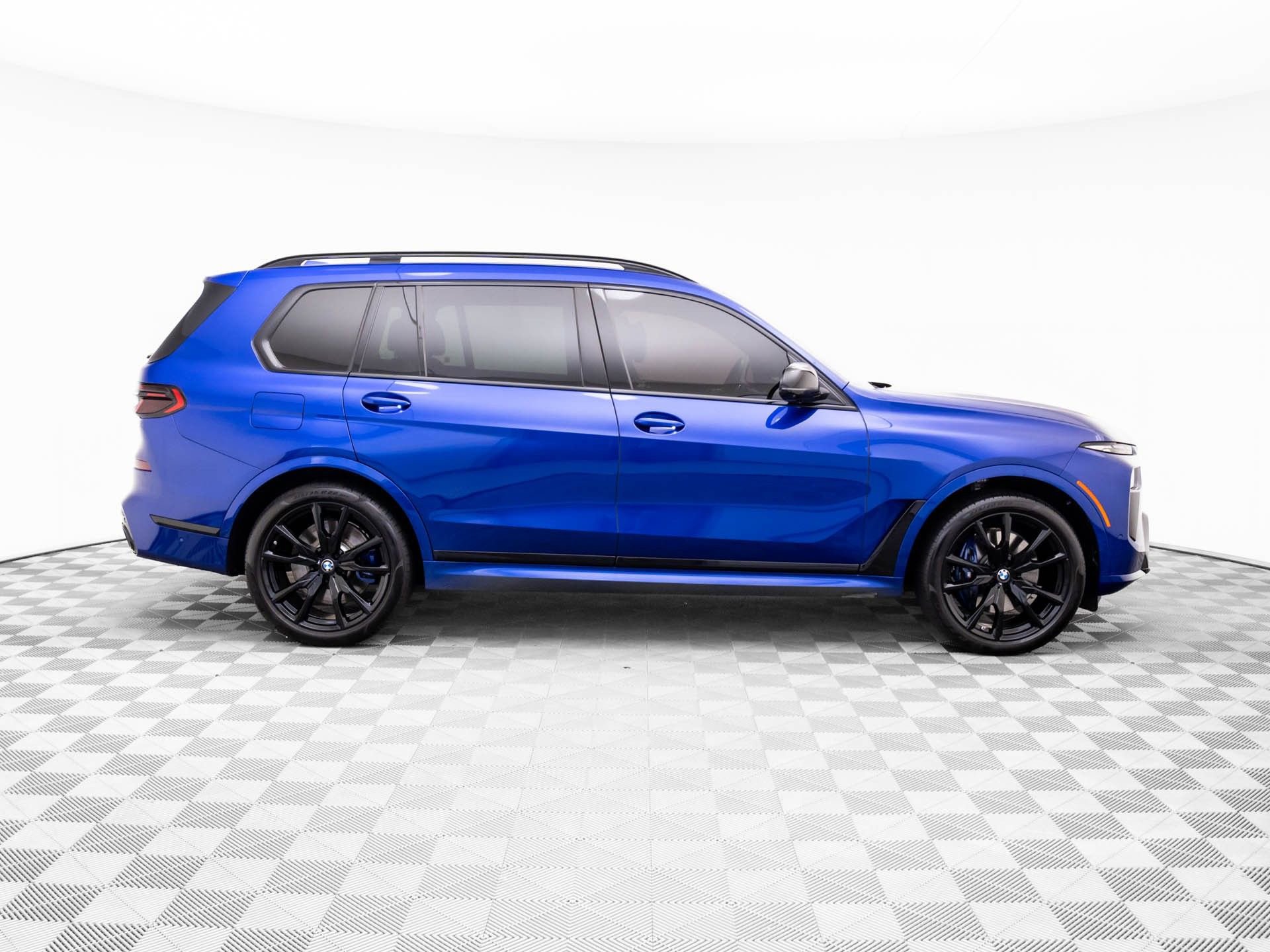 Certified 2024 BMW X7 M60i image 6