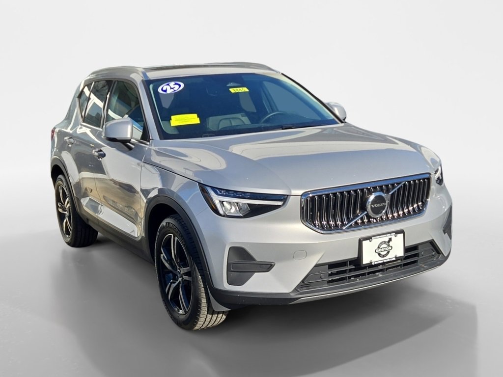 Certified 2025 Volvo XC40 B5 Core image 5