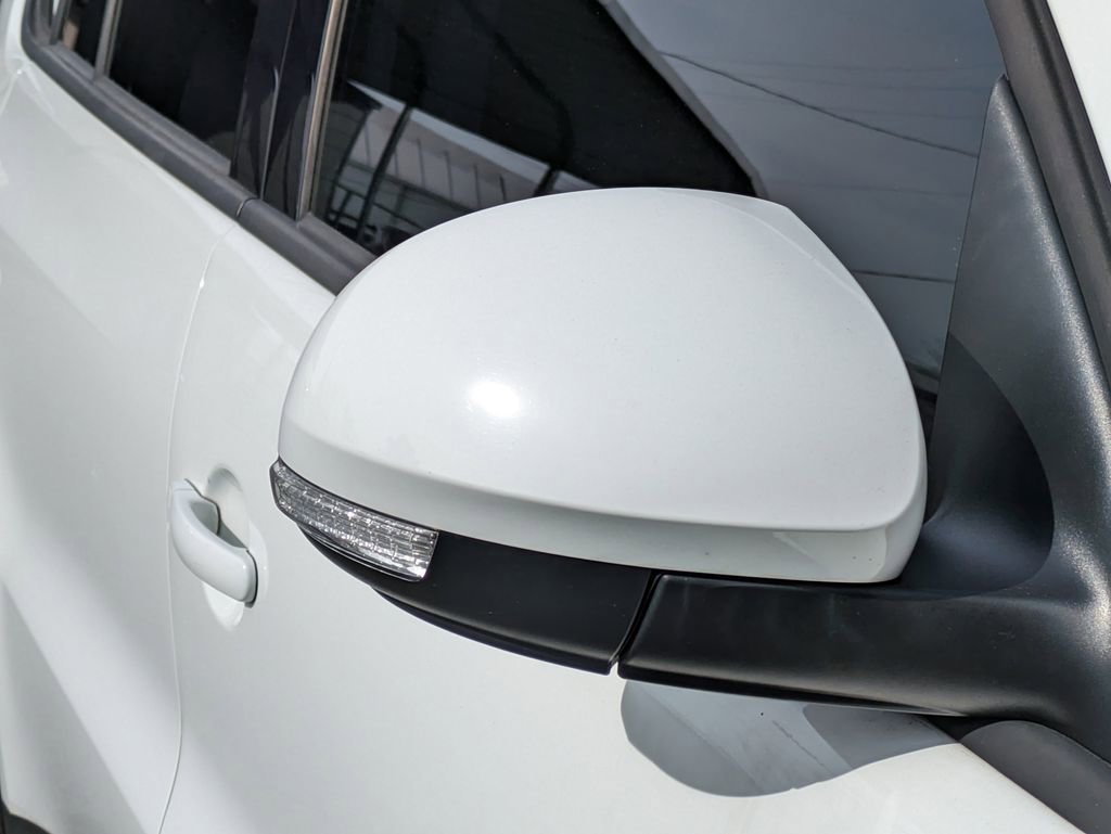 Used 2017 Volkswagen Tiguan Limited w/ Premium Package image 13