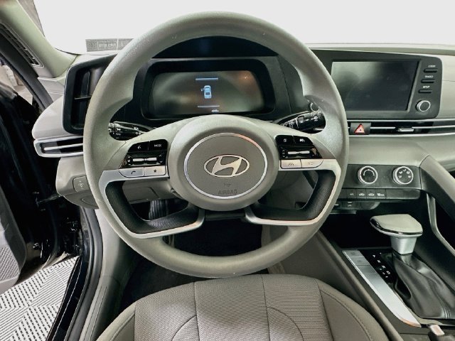 Certified 2025 Hyundai Elantra SE FWD image 14