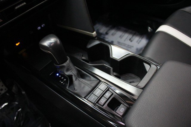 Used 2025 Toyota Camry SE w/ Convenience Package image 16