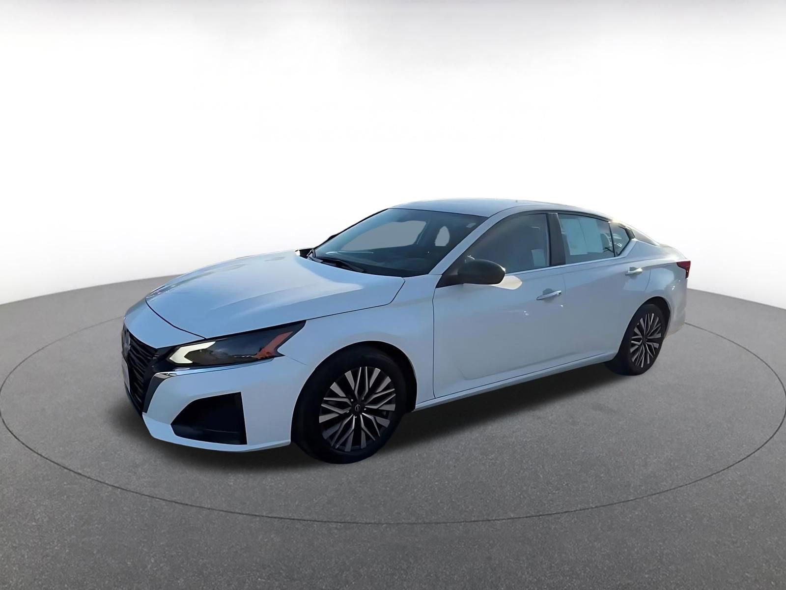 Used 2025 Nissan Altima 2.5 SV FWD image 8