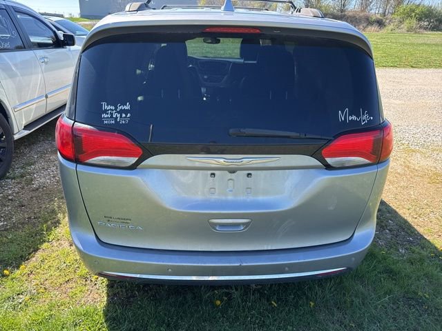 Used 2017 Chrysler Pacifica Touring-L image 5