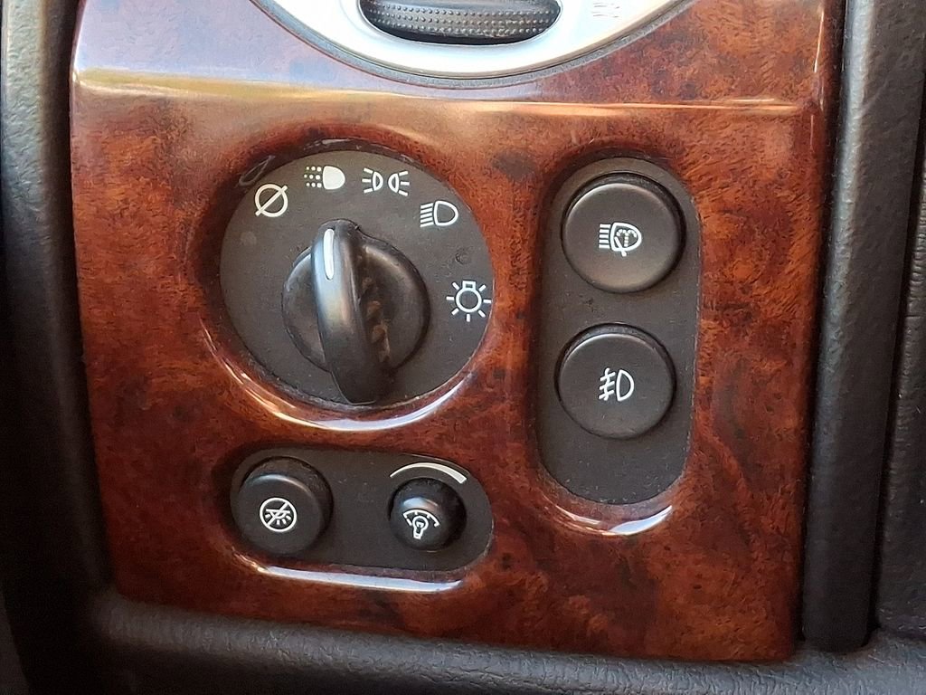 Used 2005 GMC Envoy Denali image 26