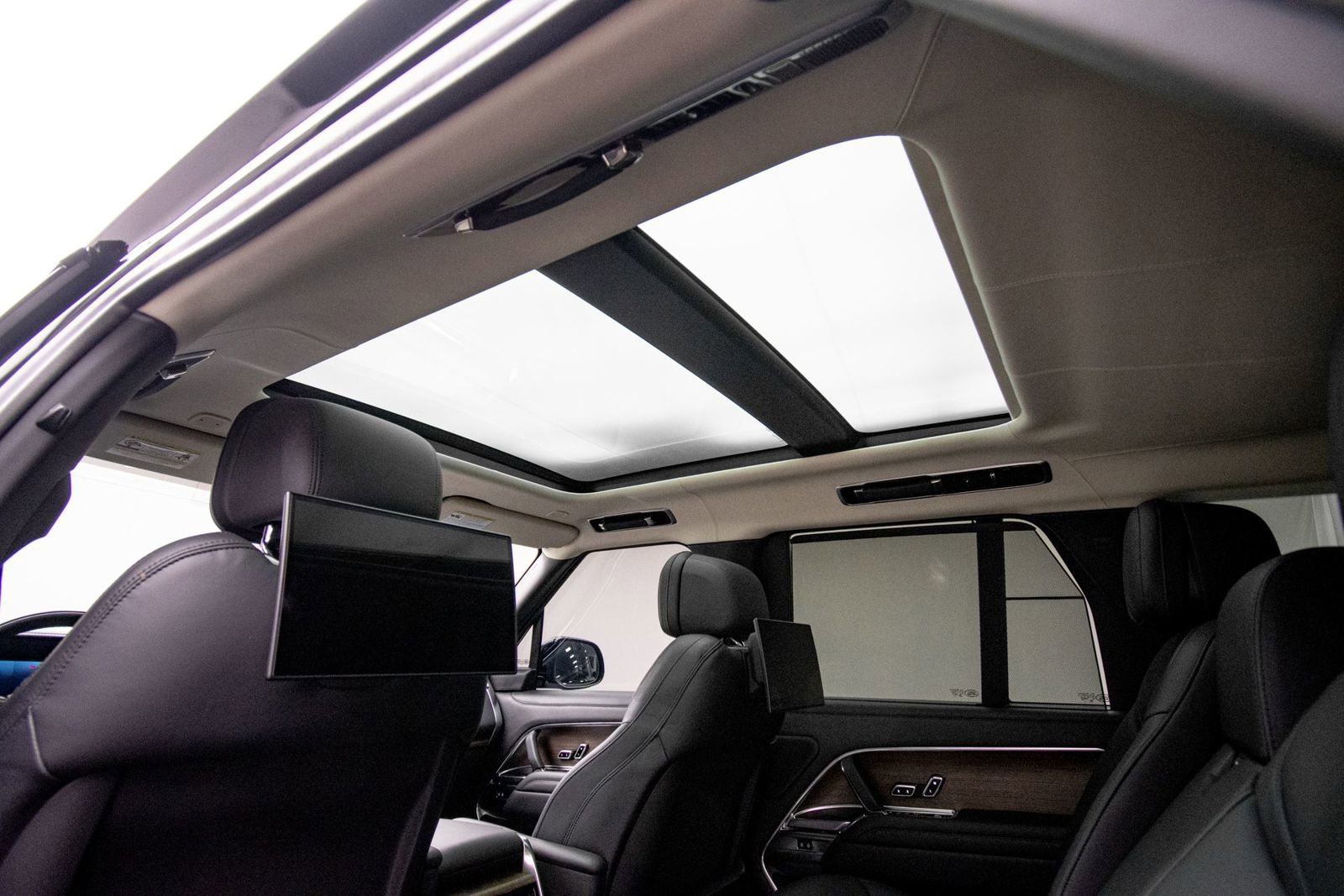 Used 2023 Land Rover Range Rover Autobiography image 22