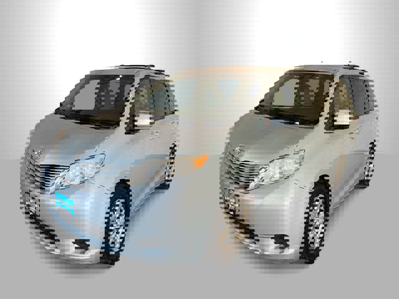 Used 2015 Toyota Sienna LE image 1