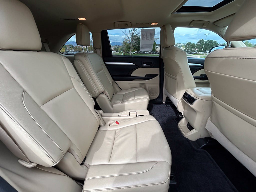 Used 2017 Toyota Highlander XLE AWD/4WD image 28