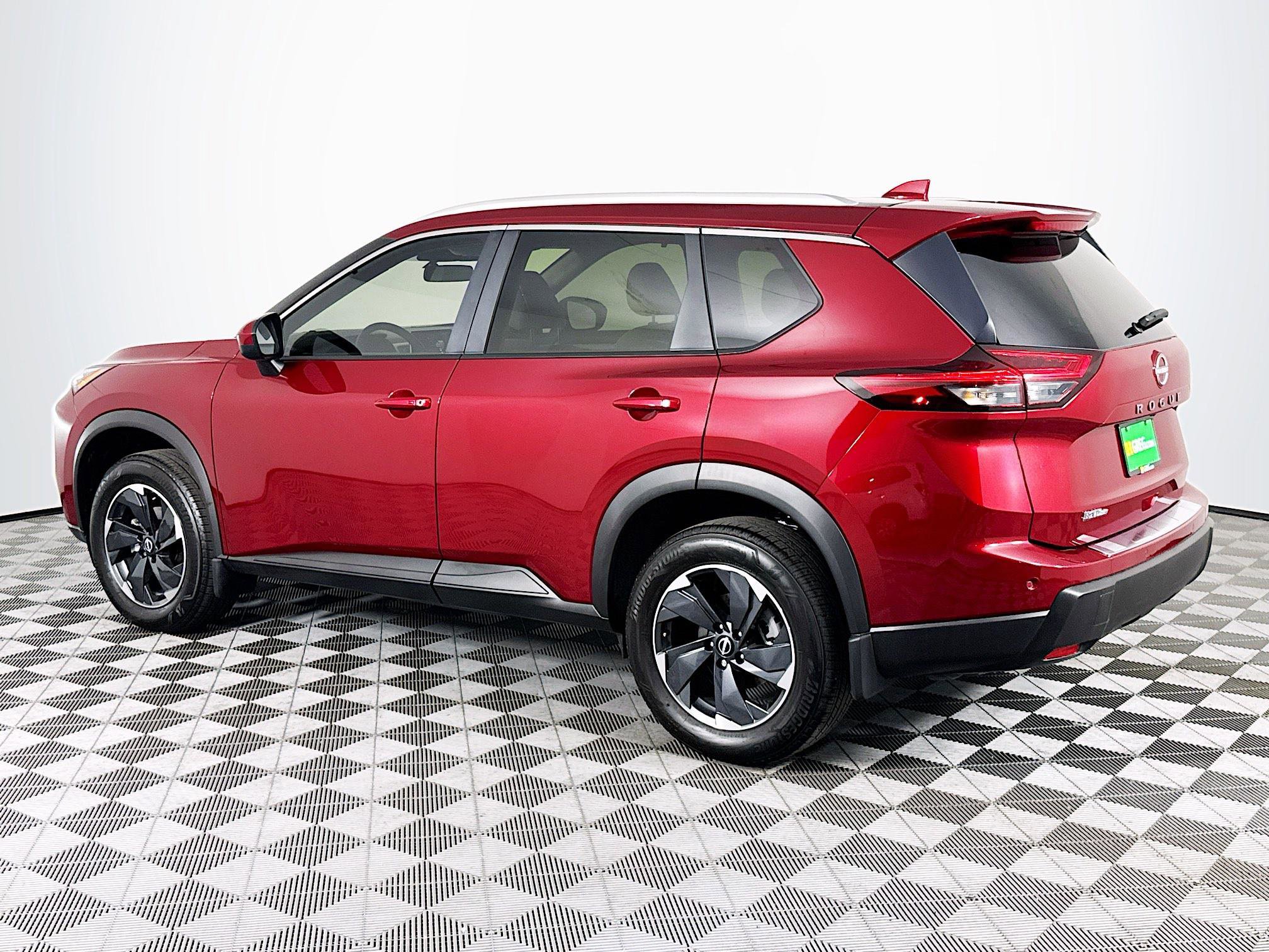 Used 2025 Nissan Rogue SV w/ SV Premium Package FWD image 6