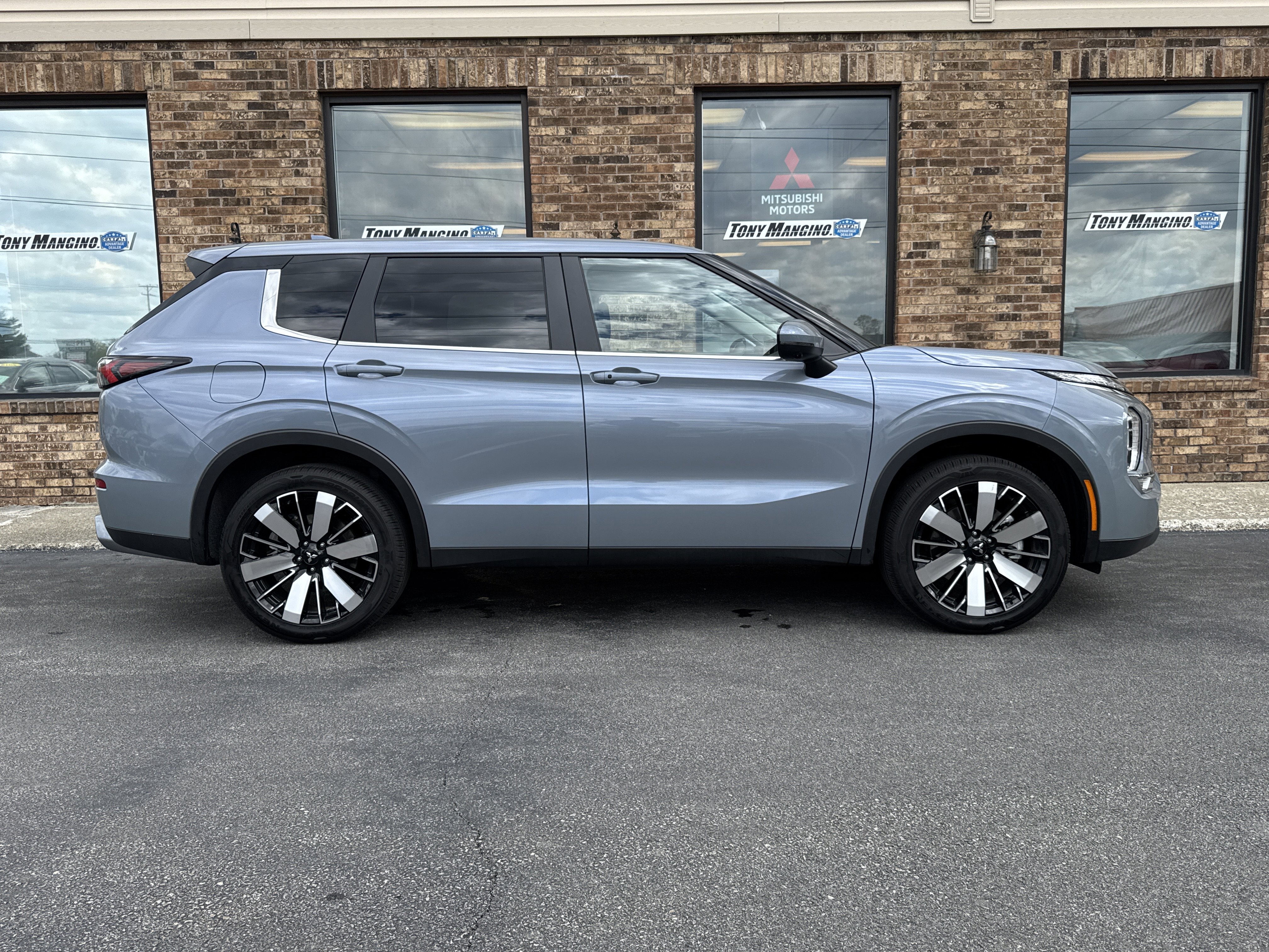 Used 2025 Mitsubishi Outlander SE AWD/4WD image 6