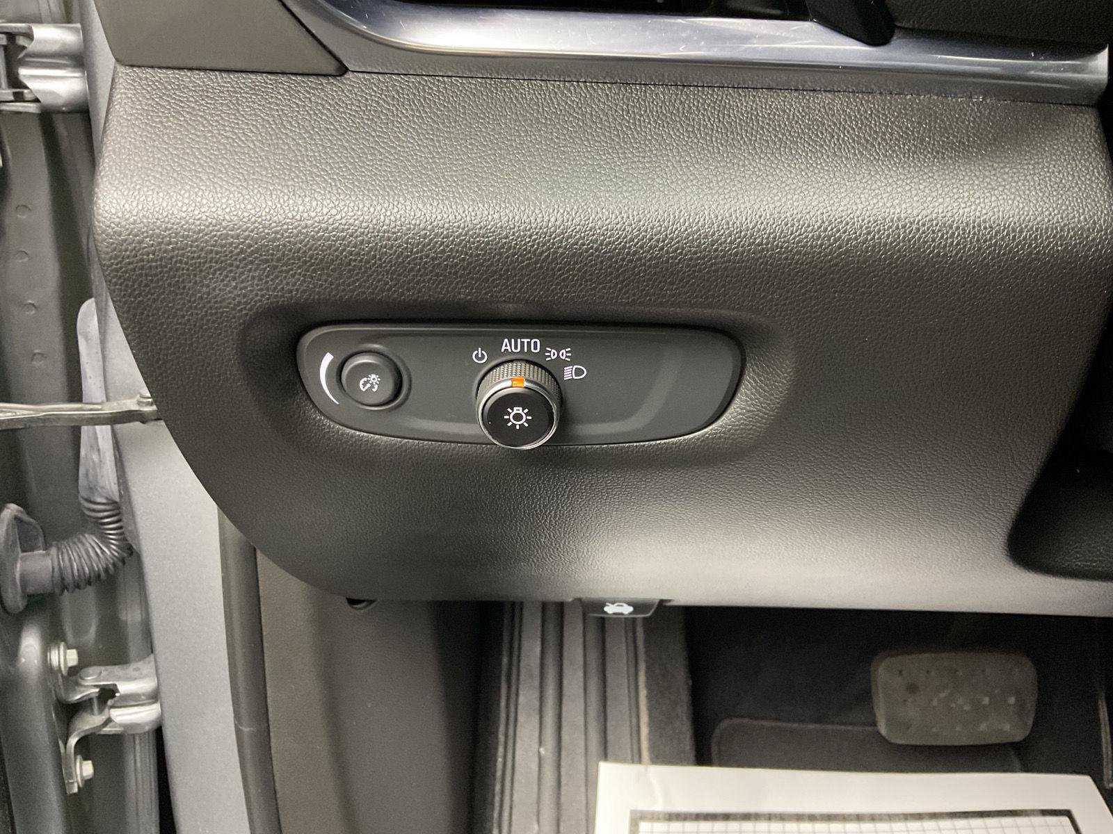 Certified 2023 Chevrolet Traverse LT FWD image 13
