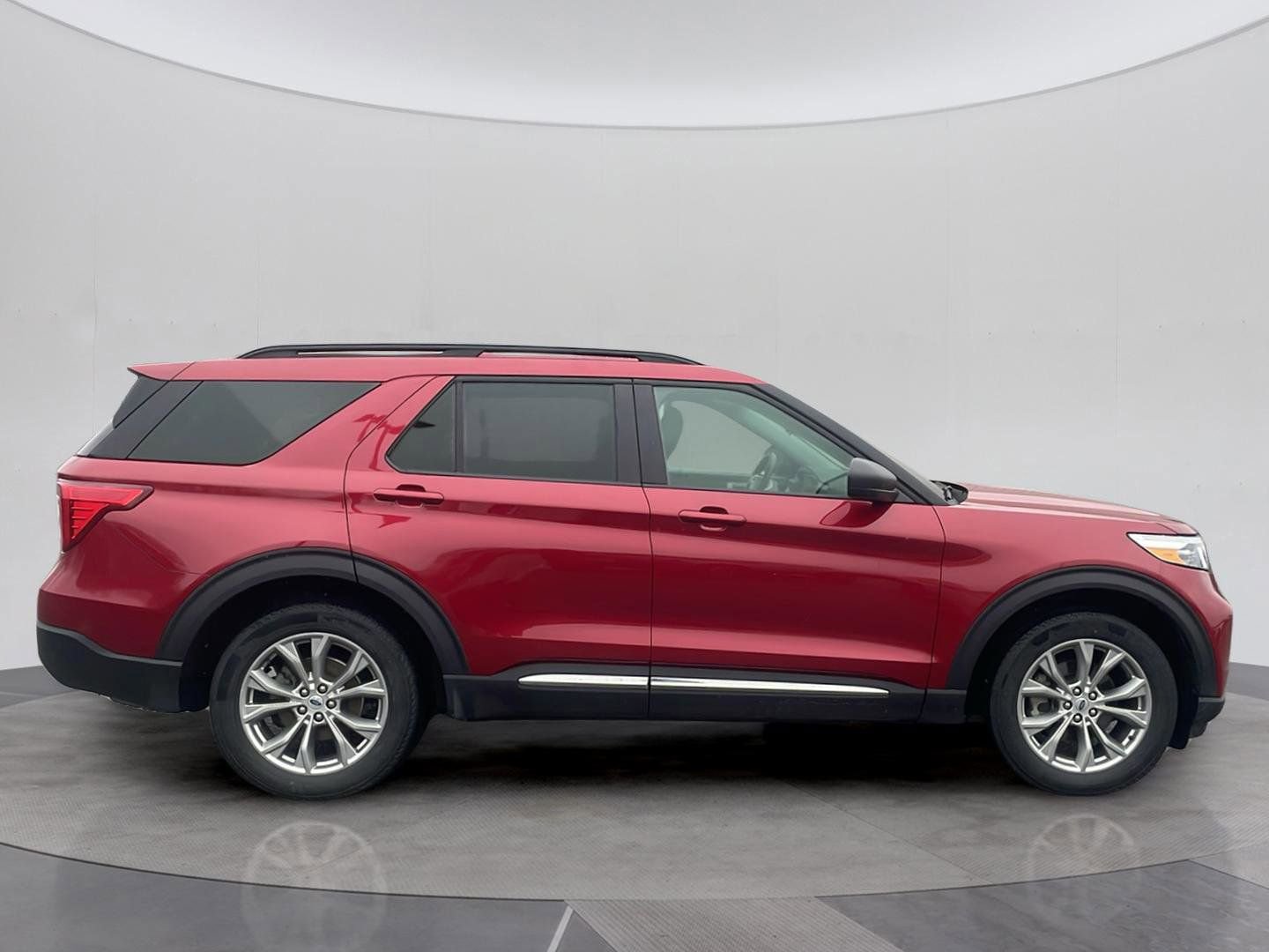 Used 2023 Ford Explorer XLT w/ Equipment Group 202A image 7