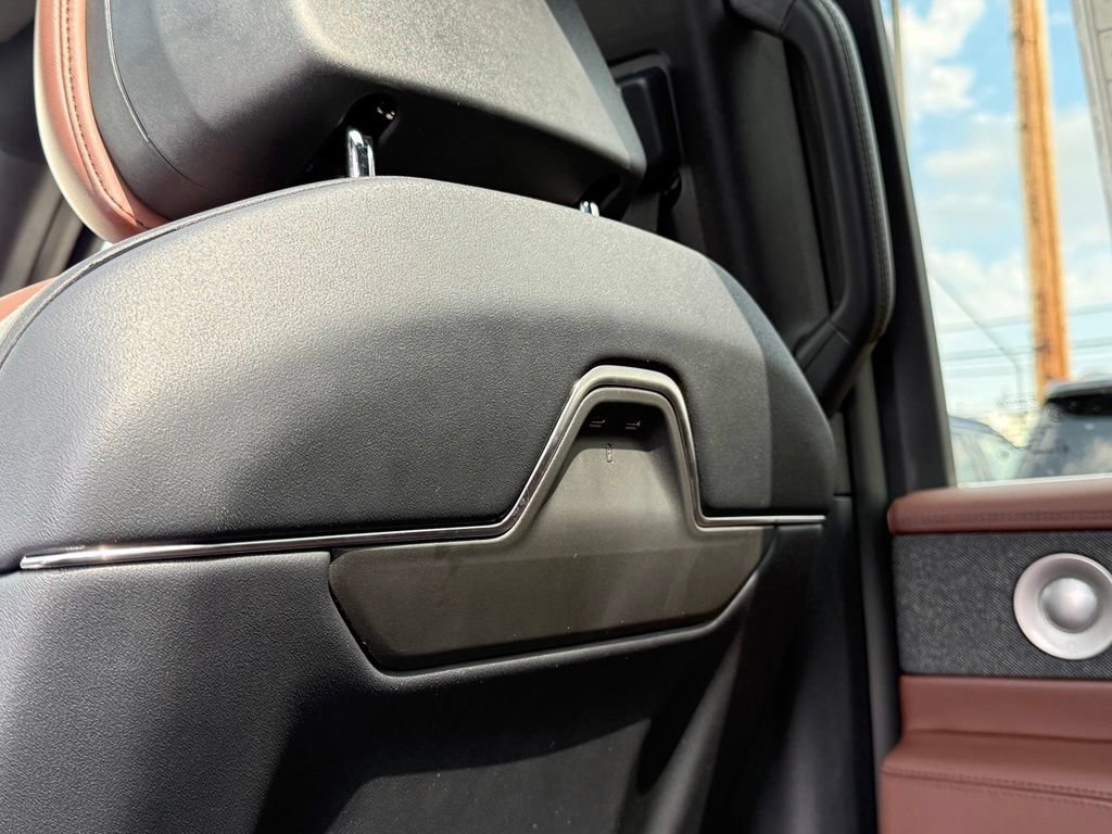 New 2027 Lincoln Navigator Reserve AWD/4WD image 13