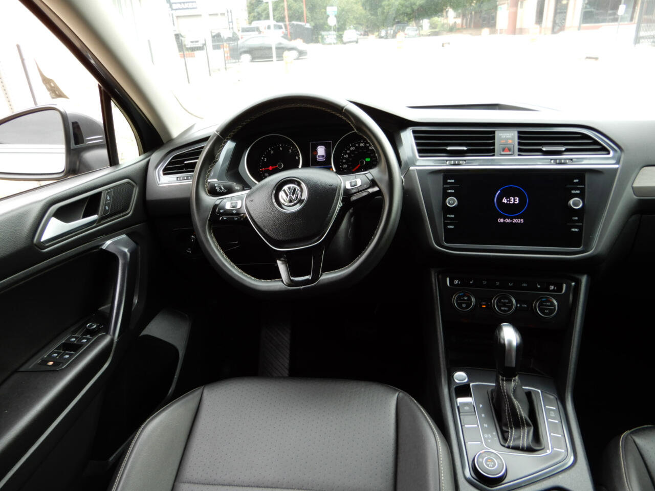 Used 2021 Volkswagen Tiguan SE image 19