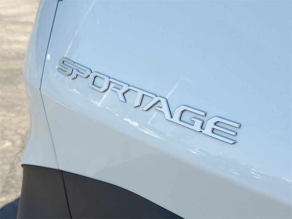 Used 2023 Kia Sportage LX image 8