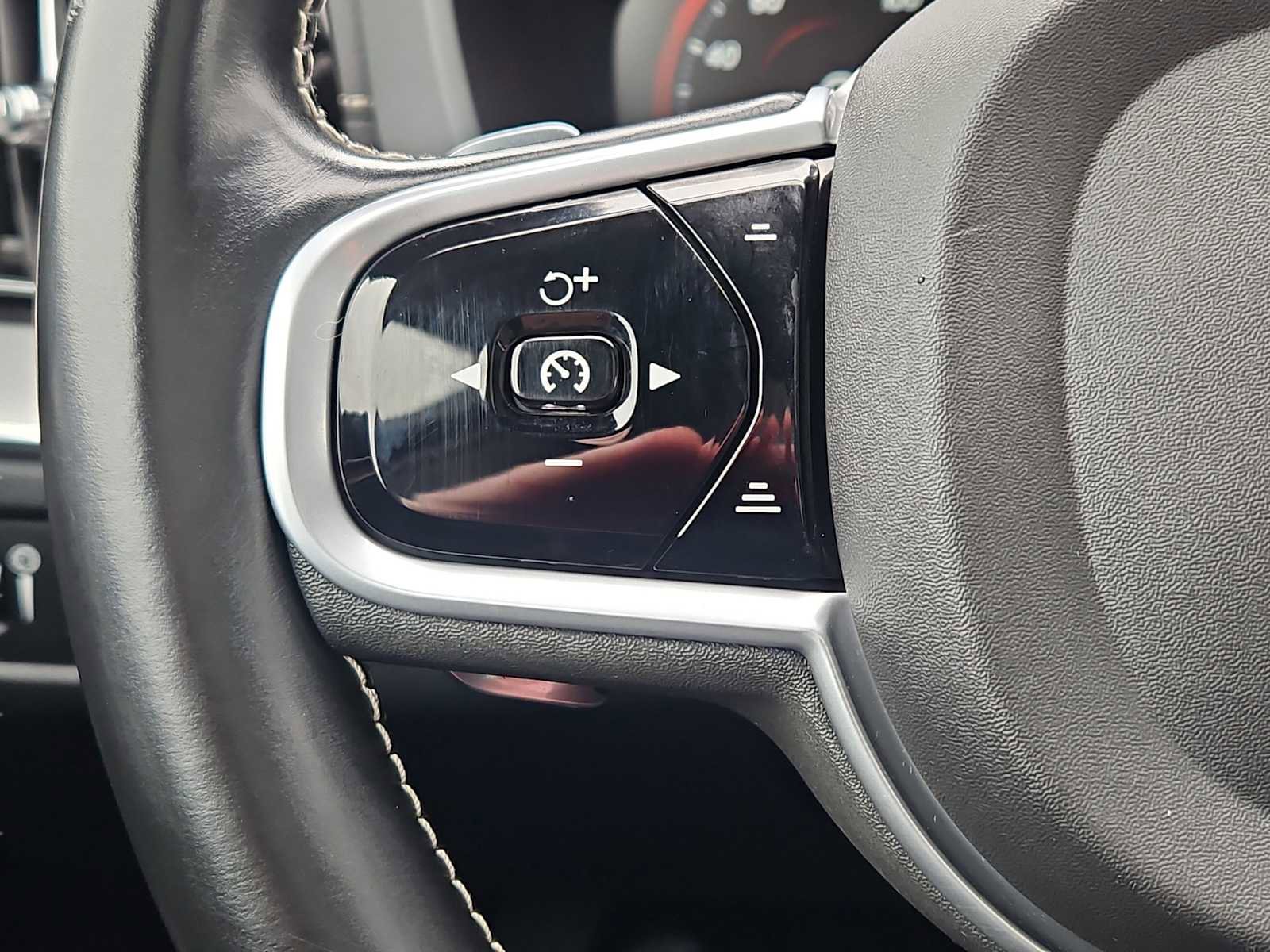 Used 2020 Volvo XC60 T6 R-Design w/ Protection Package Premier image 27