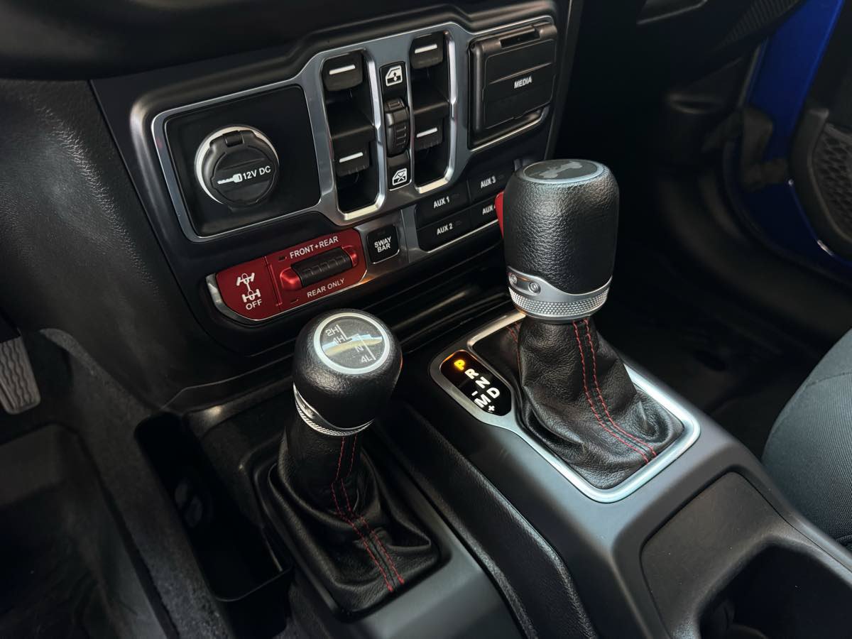 Used 2020 Jeep Wrangler Unlimited Rubicon w/ Dual Top Group AWD/4WD image 18