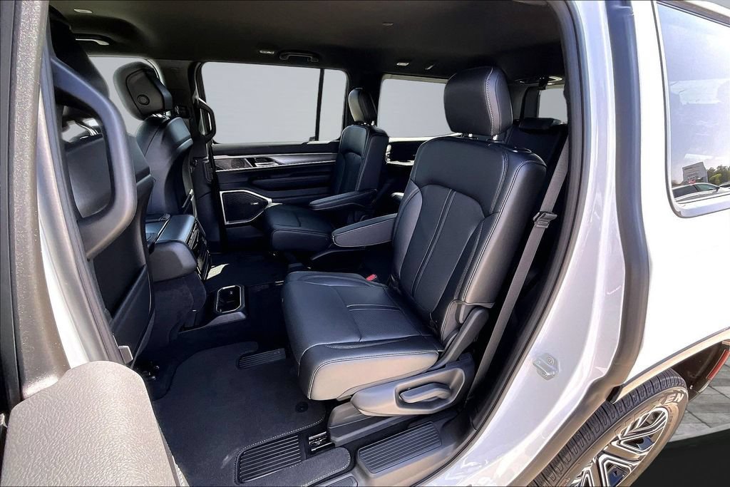 New 2026 Jeep Grand Wagoneer 4WD image 19
