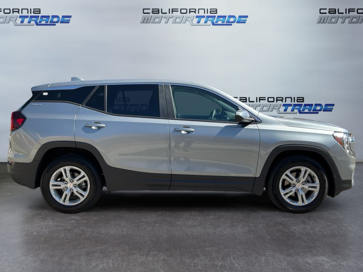 Used 2023 GMC Terrain SLE FWD image 4