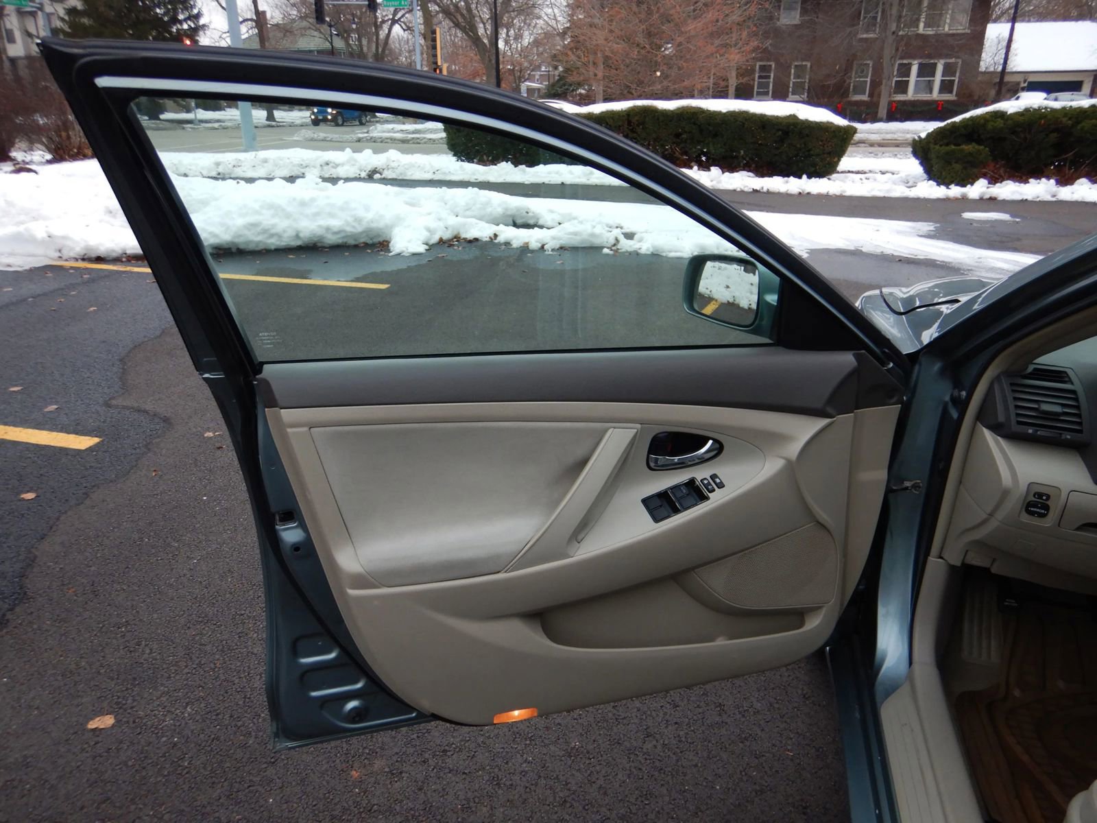 Used 2009 Toyota Camry LE FWD image 11