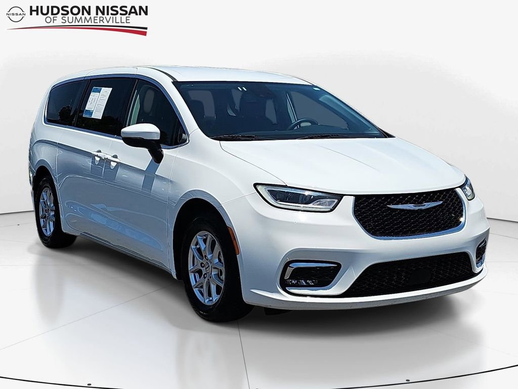 Used 2023 Chrysler Pacifica Touring-L FWD image 1