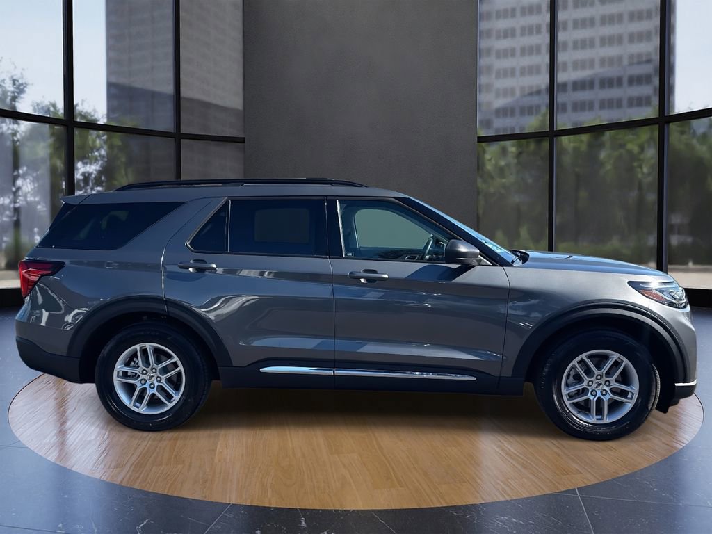 Used 2025 Ford Explorer Active w/ Active Comfort Package image 2