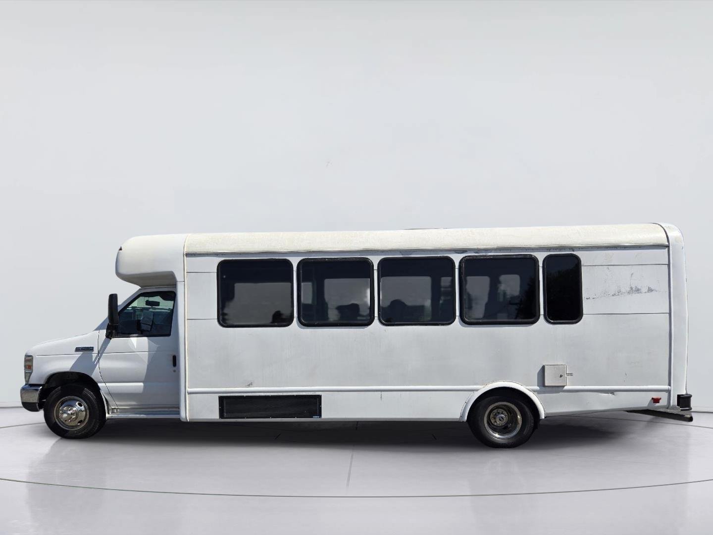 Used 2015 Ford E-450 and Econoline 450 Super Duty w/ Shuttle Bus Prep Package RWD image 5