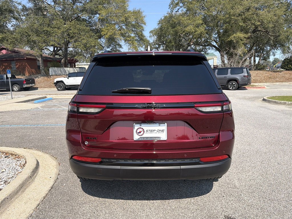 Used 2024 Jeep Grand Cherokee Limited w/ Black Appearance Package image 6