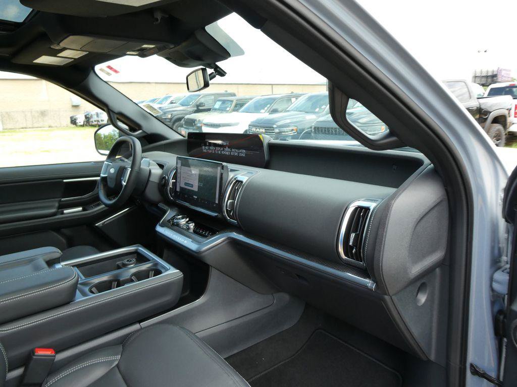 New 2027 Ford Expedition Platinum w/ Stealth Appearance Package AWD/4WD image 12