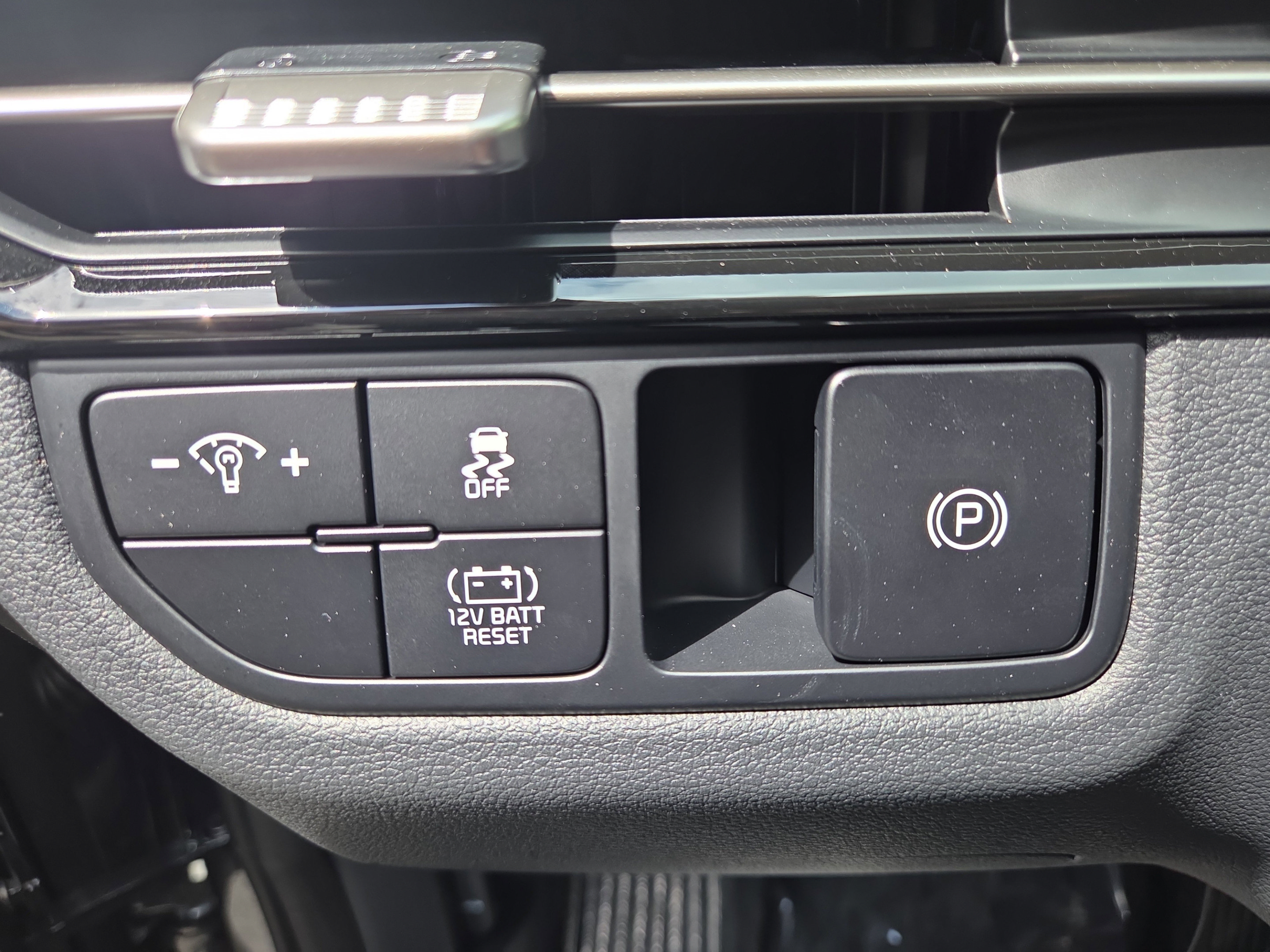 New 2026 Kia Sportage LX FWD image 12
