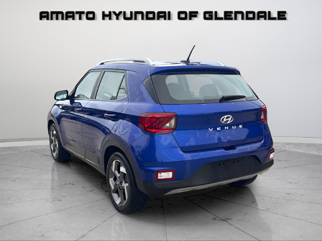 Certified 2025 Hyundai Venue SEL FWD image 2