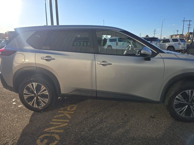 Used 2022 Nissan Rogue SV image 5